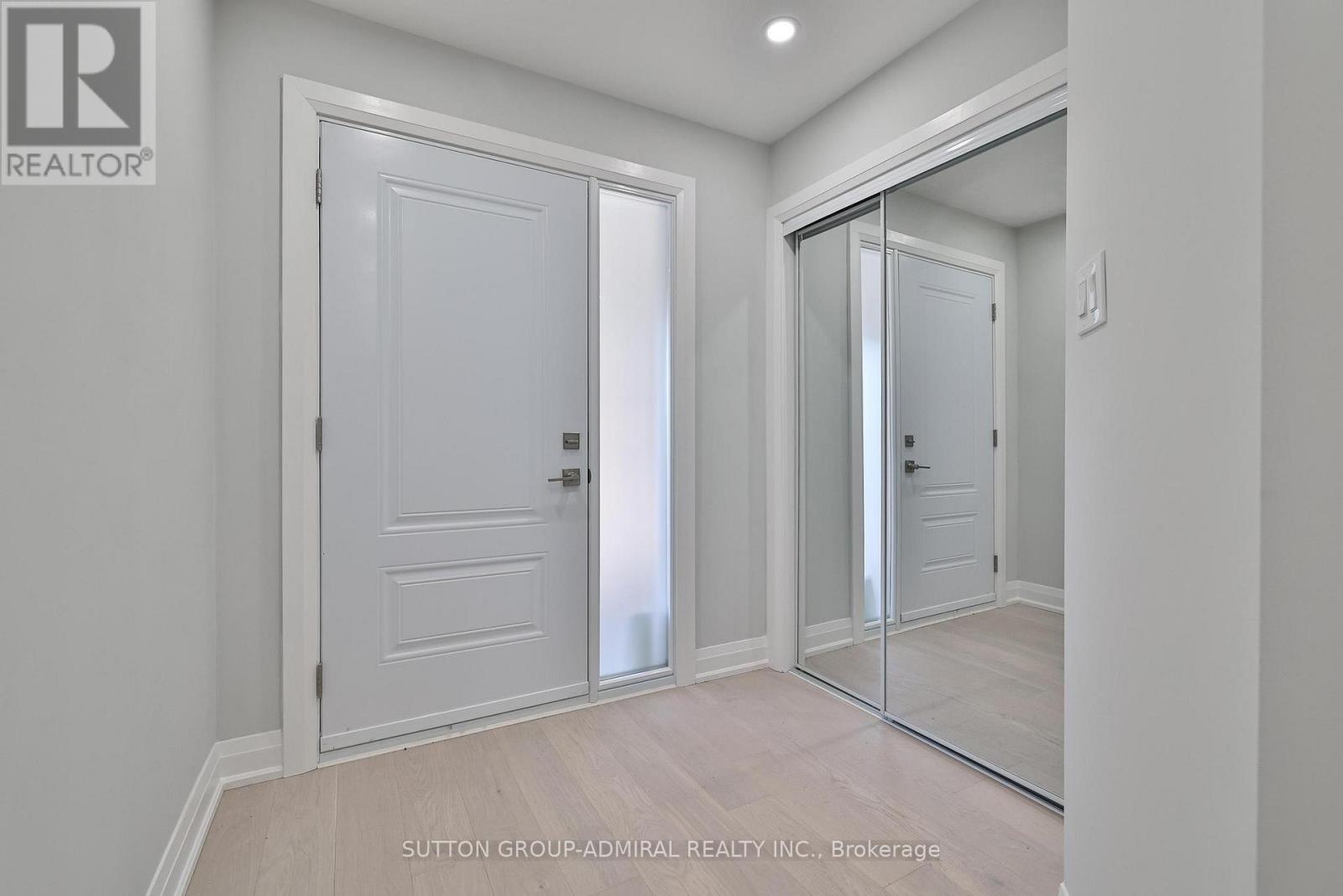 31 Whitney Place, Vaughan, Ontario  L4J 6V9 - Photo 7 - N12567426