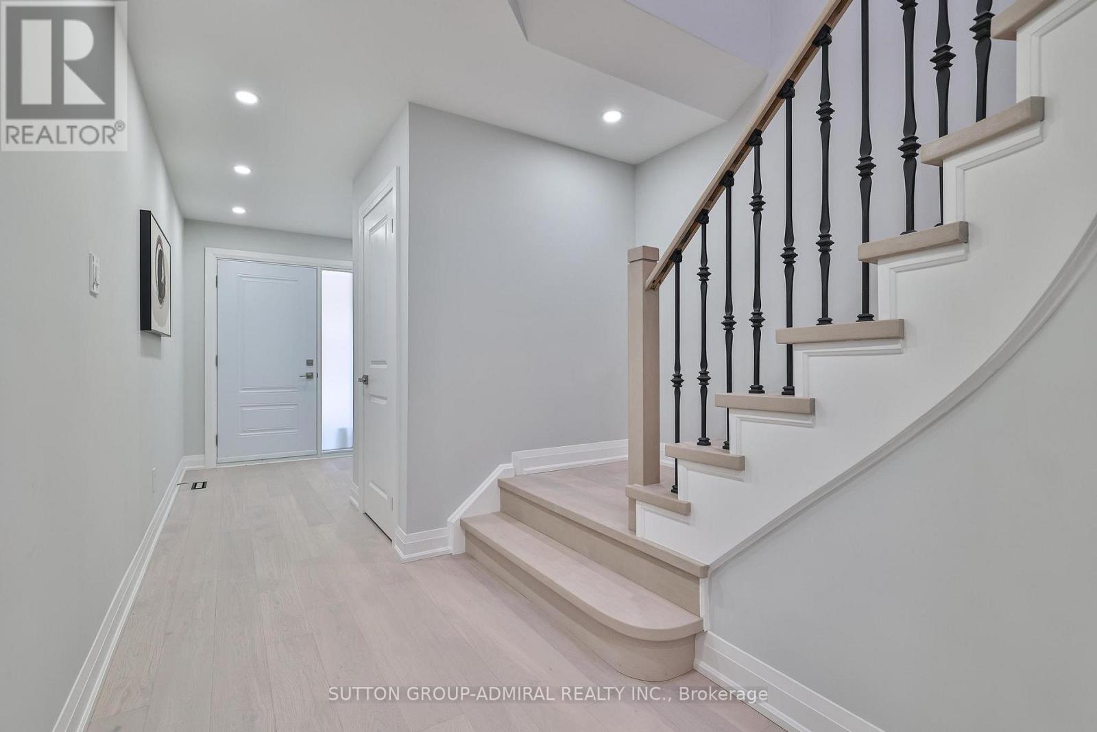 31 Whitney Place, Vaughan, Ontario  L4J 6V9 - Photo 8 - N12567426