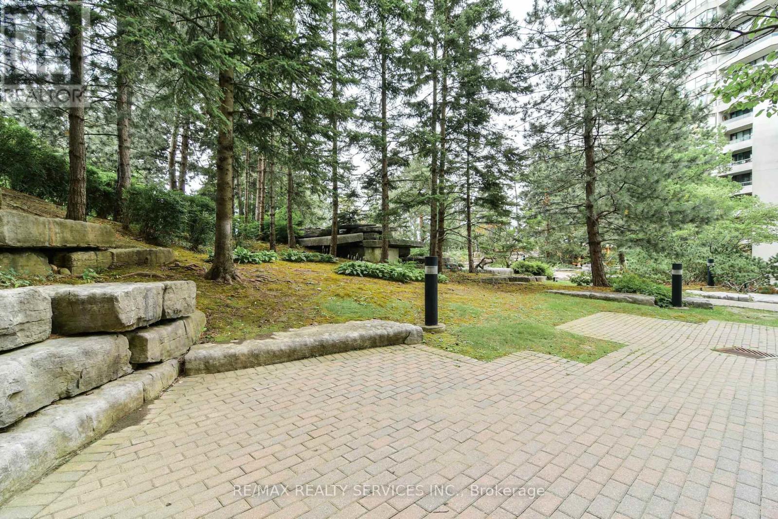 2103 - 24 Hanover Road, Brampton, Ontario  L6S 5K8 - Photo 2 - W12566820