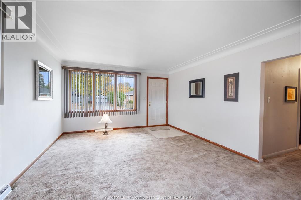955 Scofield, Windsor, Ontario  N9G 1L6 - Photo 3 - 25029350