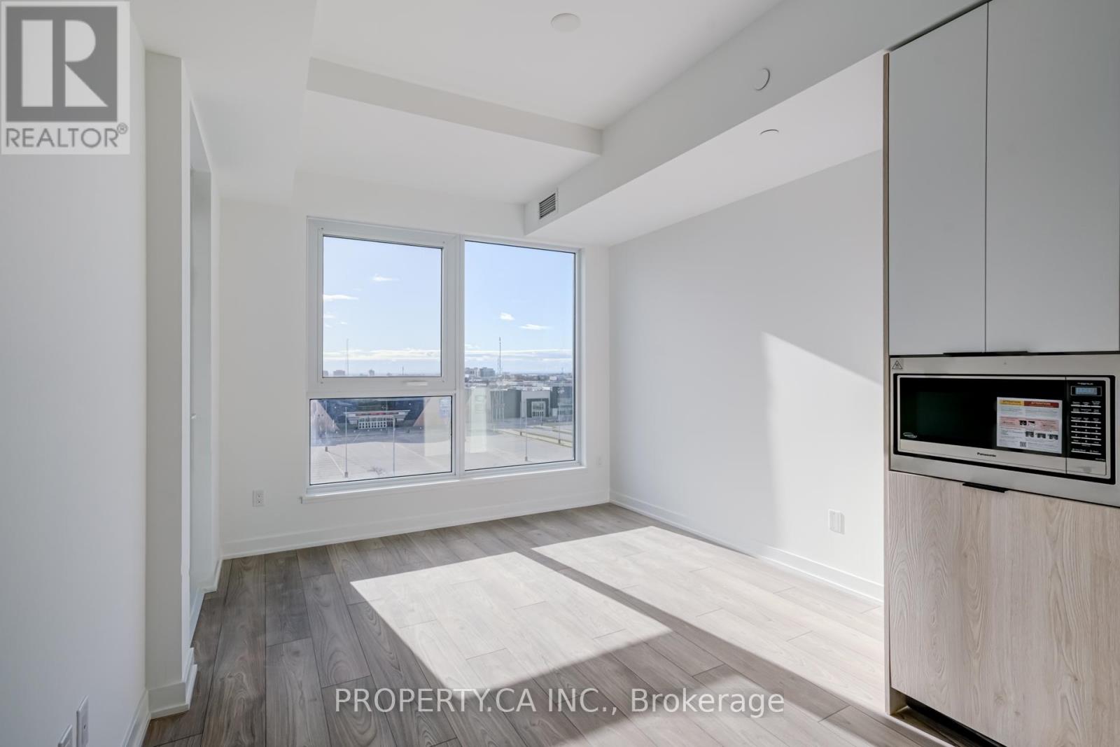 526 - 1007 THE QUEENSWAY, Toronto, Ontario