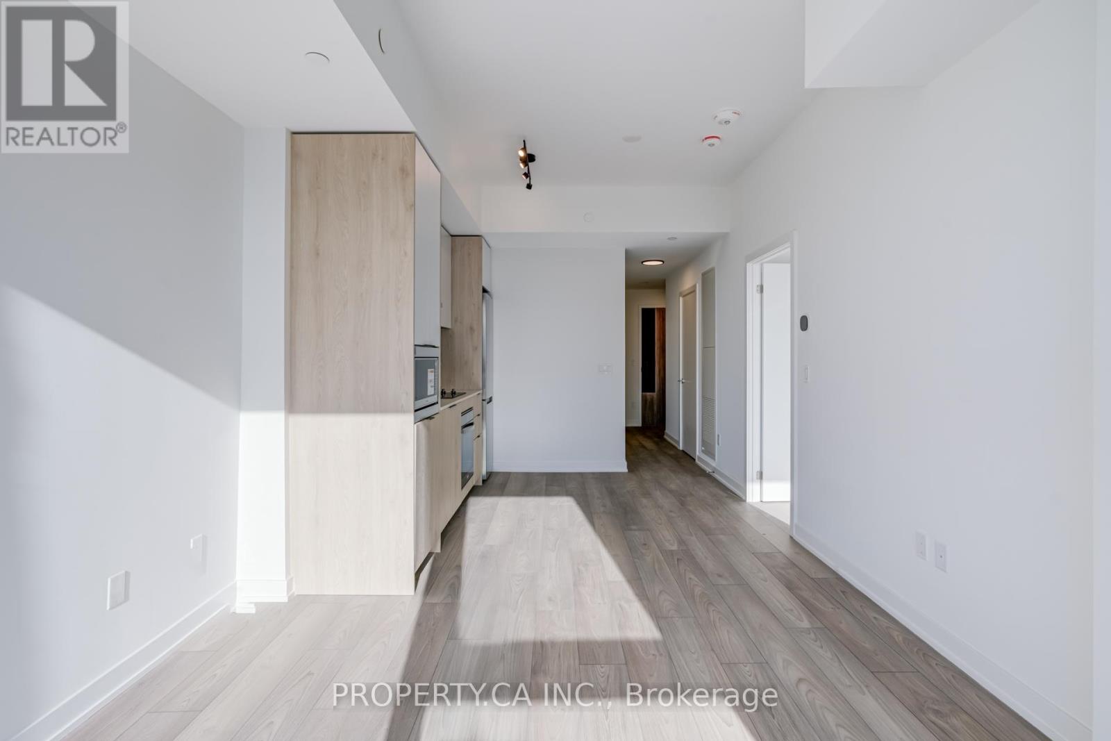 526 - 1007 The Queensway, Toronto, Ontario  M8Z 0H4 - Photo 5 - W12567346