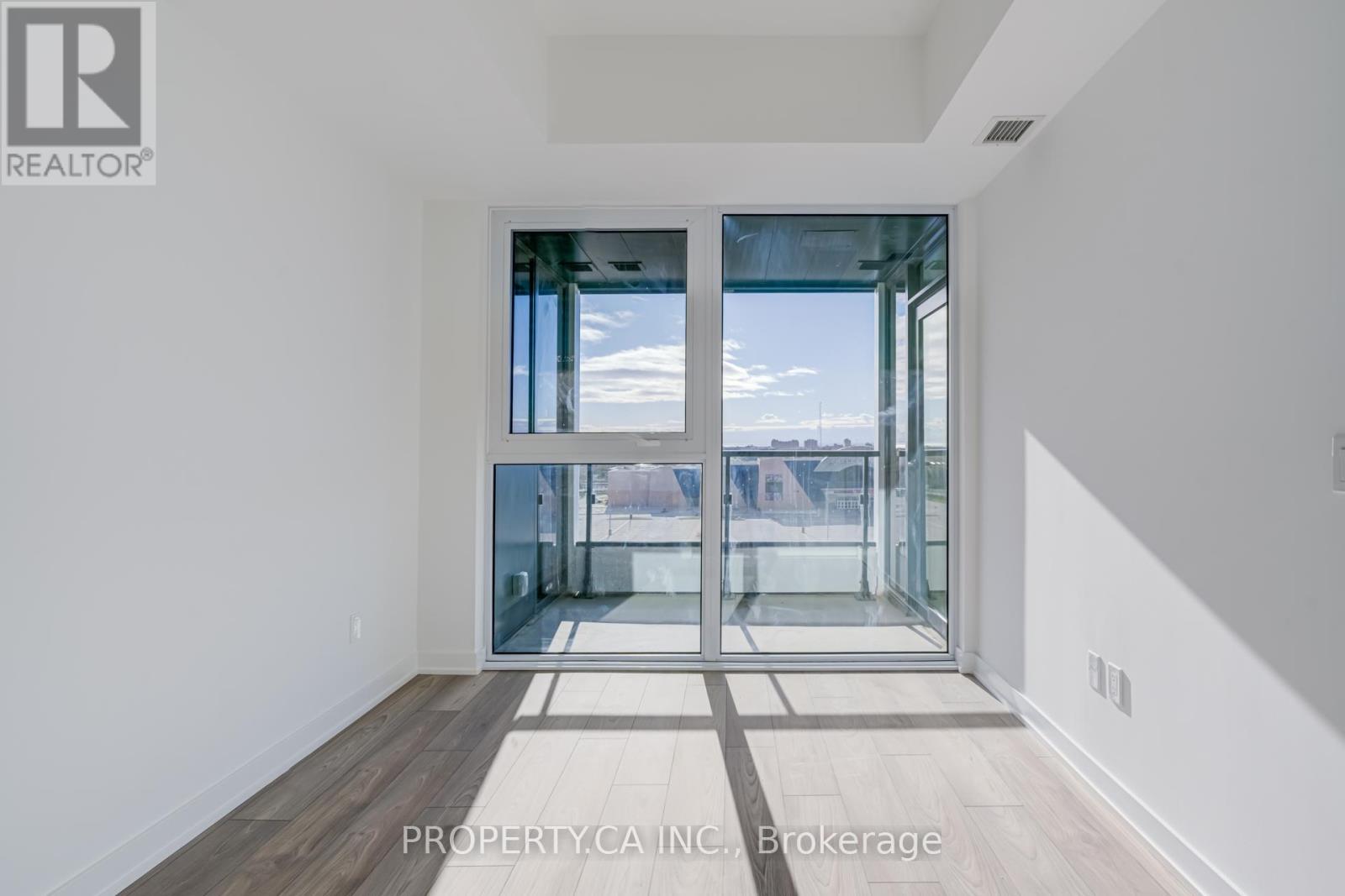 526 - 1007 The Queensway, Toronto, Ontario  M8Z 0H4 - Photo 6 - W12567346