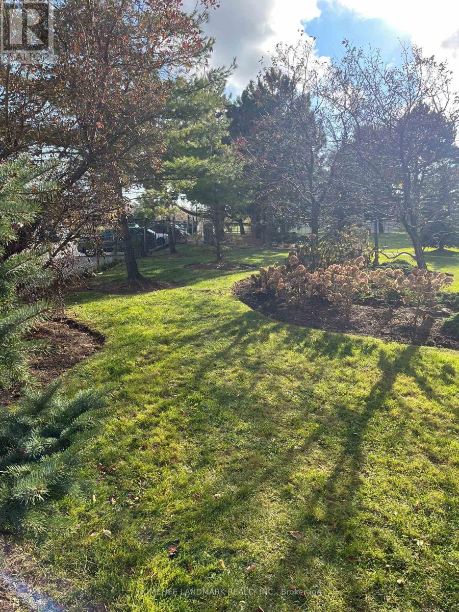 1409 - 812 Burnhamthorpe Road W, Toronto, Ontario  M8C 4W1 - Photo 2 - W12567368