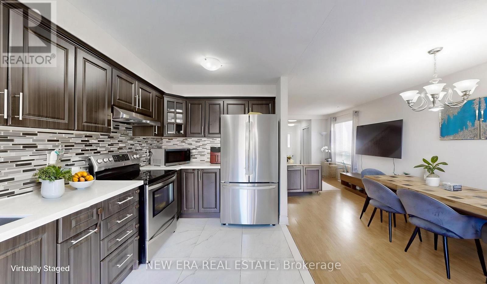 624 Rossellini Drive, Mississauga, Ontario  L5W 1M3 - Photo 3 - W12567374