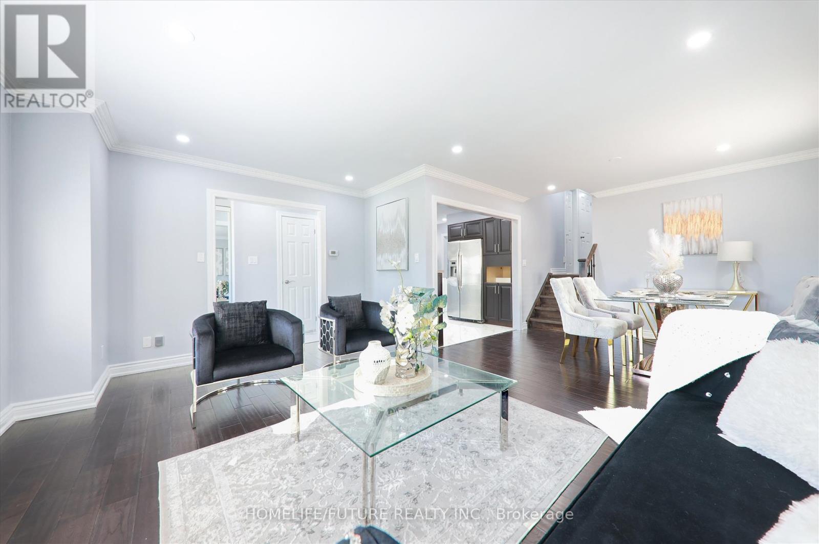 Main - 43 Tamarisk Drive, Toronto, Ontario  M9V 1S2 - Photo 4 - W12567376