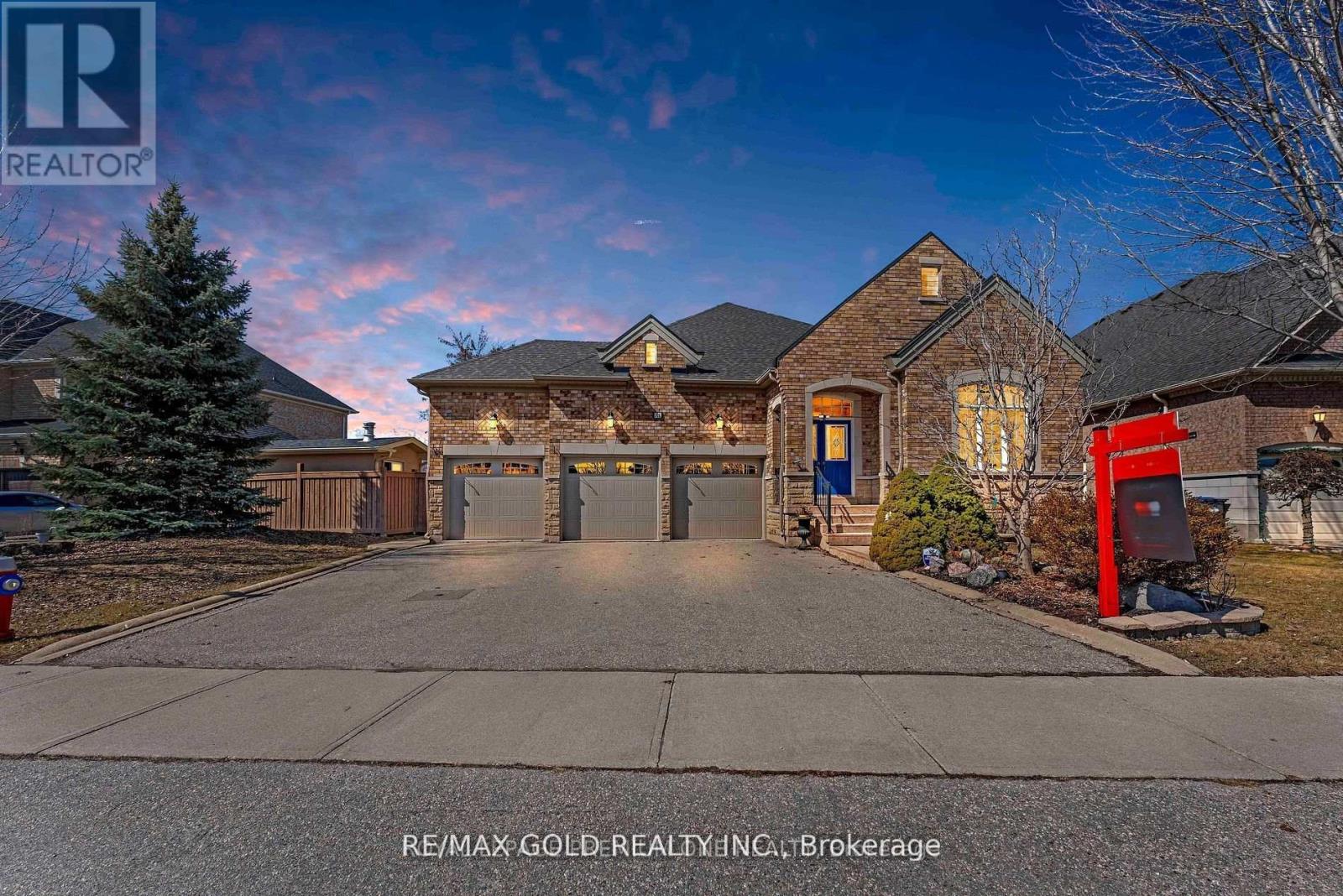 71 Louvain Drive, Brampton, Ontario  L6P 1Y9 - Photo 2 - W12567418