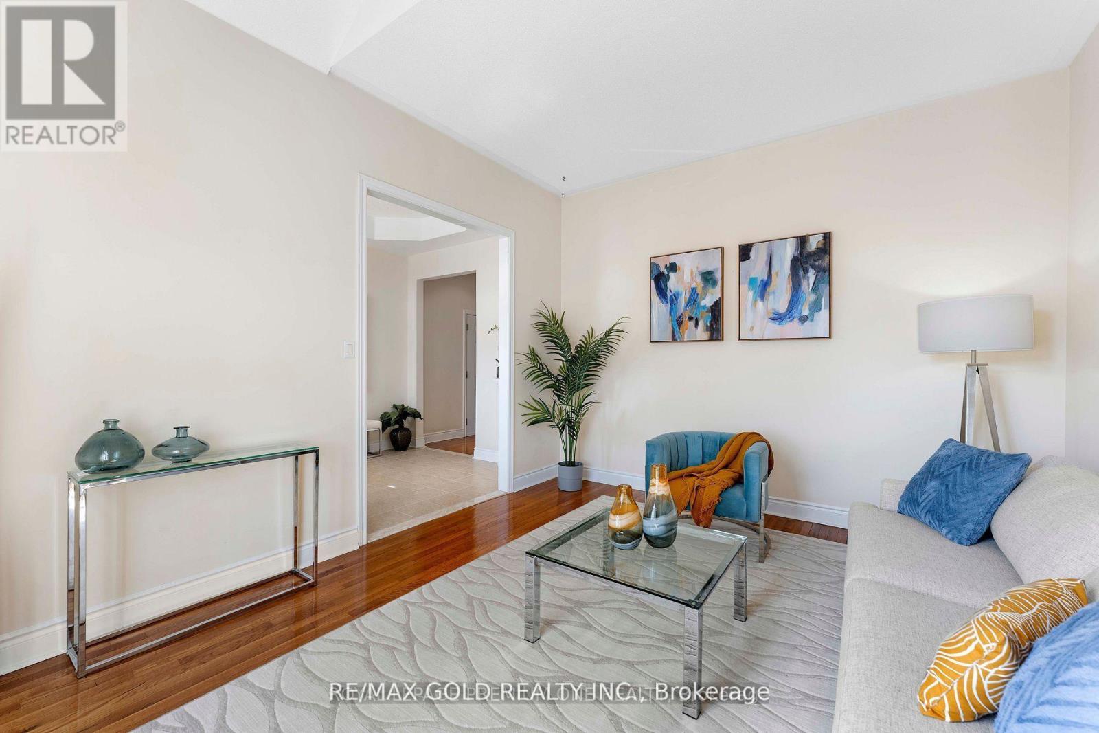 71 Louvain Drive, Brampton, Ontario  L6P 1Y9 - Photo 5 - W12567418