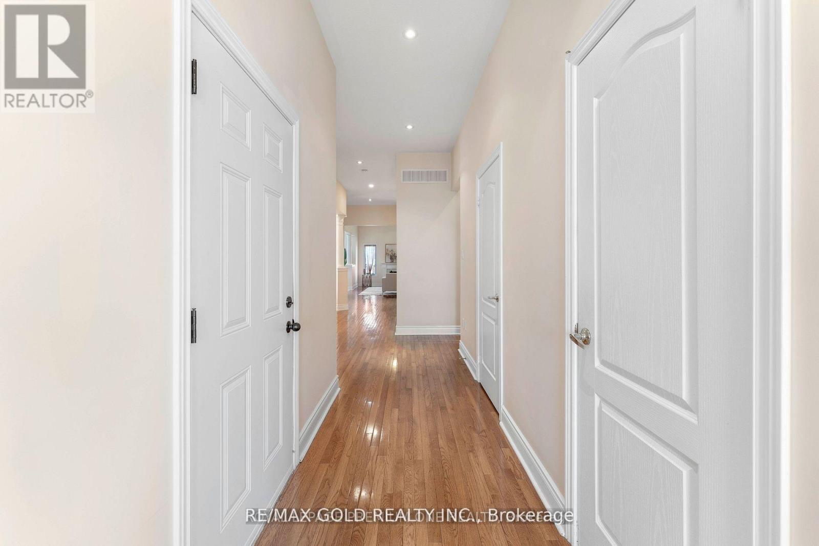 71 Louvain Drive, Brampton, Ontario  L6P 1Y9 - Photo 8 - W12567418