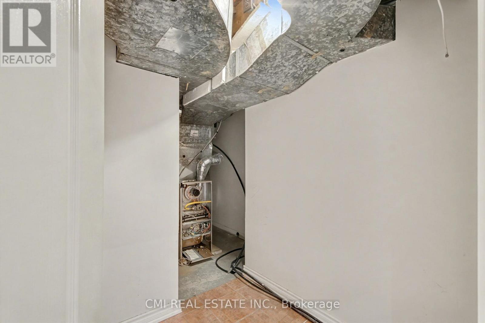 460 Martin Grove Road, Toronto, Ontario  M9B 4M4 - Photo 11 - W12567474