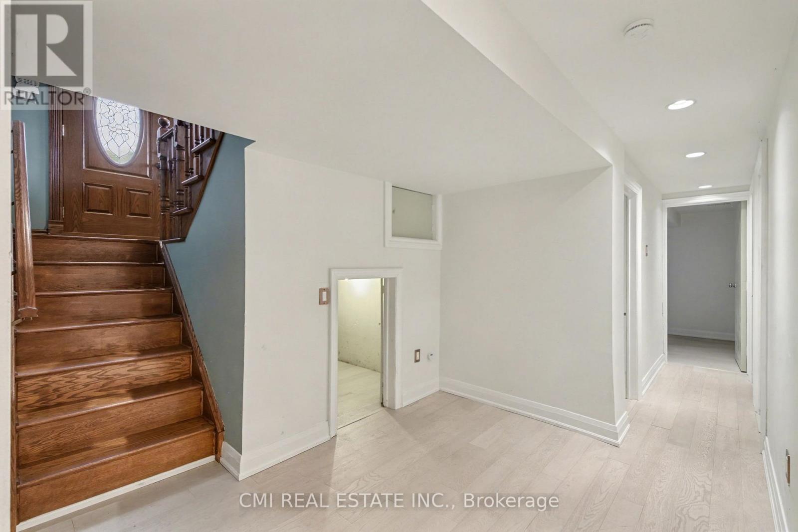 460 Martin Grove Road, Toronto, Ontario  M9B 4M4 - Photo 12 - W12567474