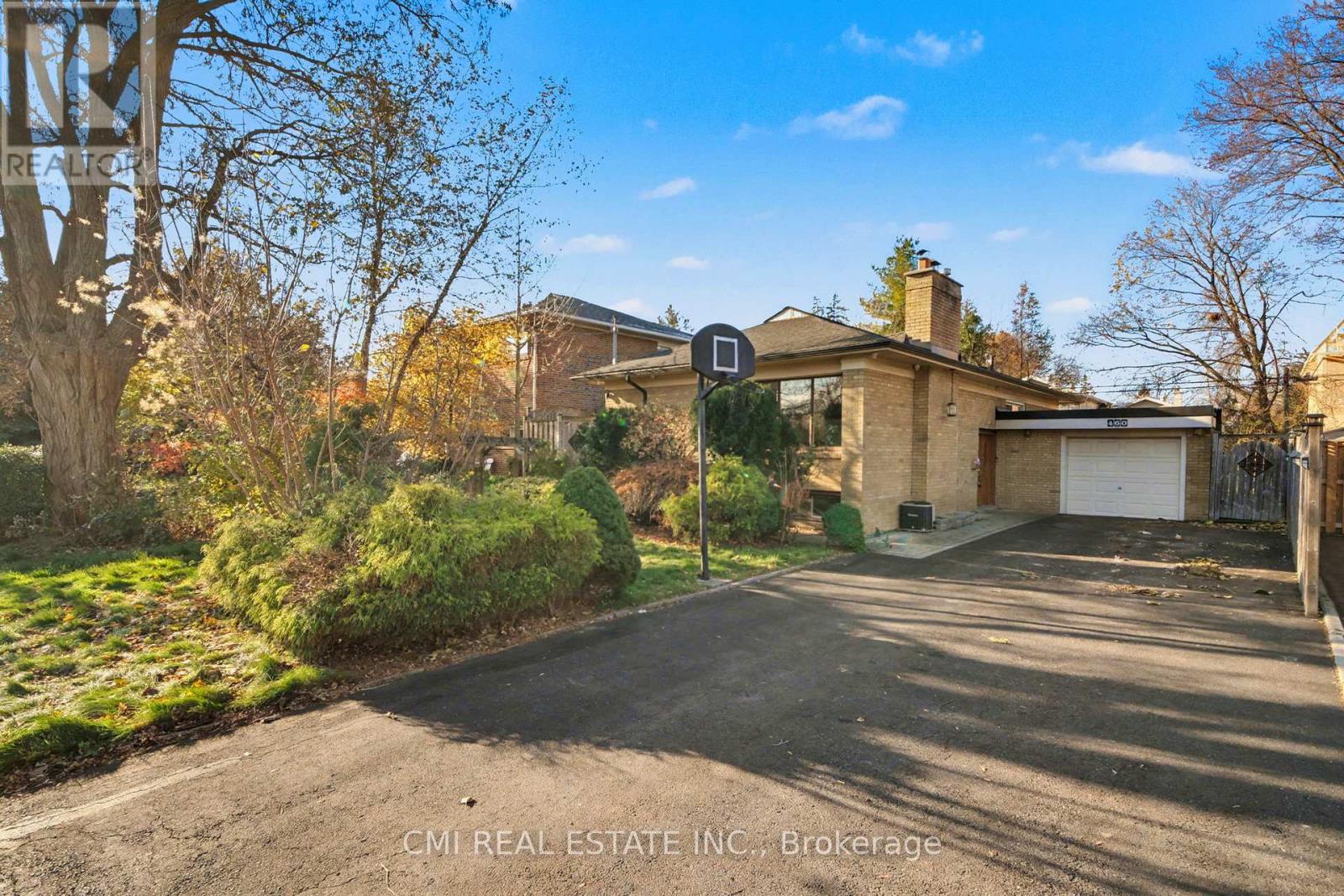 460 Martin Grove Road, Toronto, Ontario  M9B 4M4 - Photo 2 - W12567474