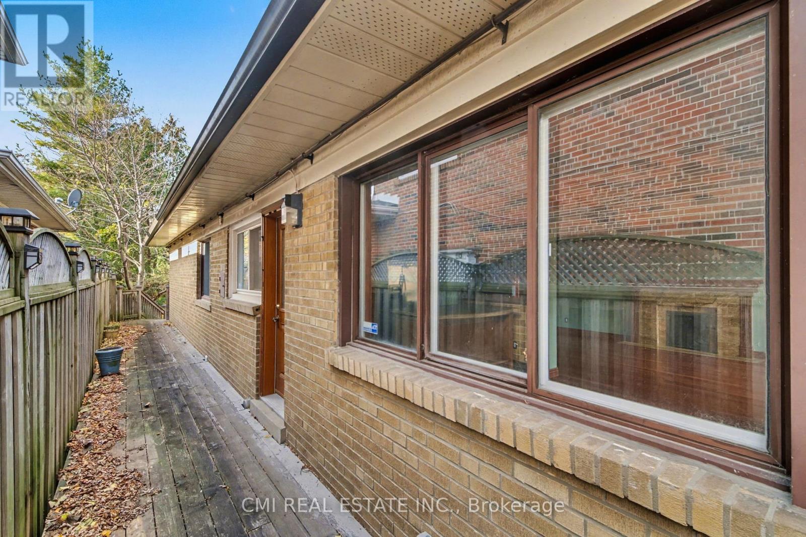 460 Martin Grove Road, Toronto, Ontario  M9B 4M4 - Photo 21 - W12567474