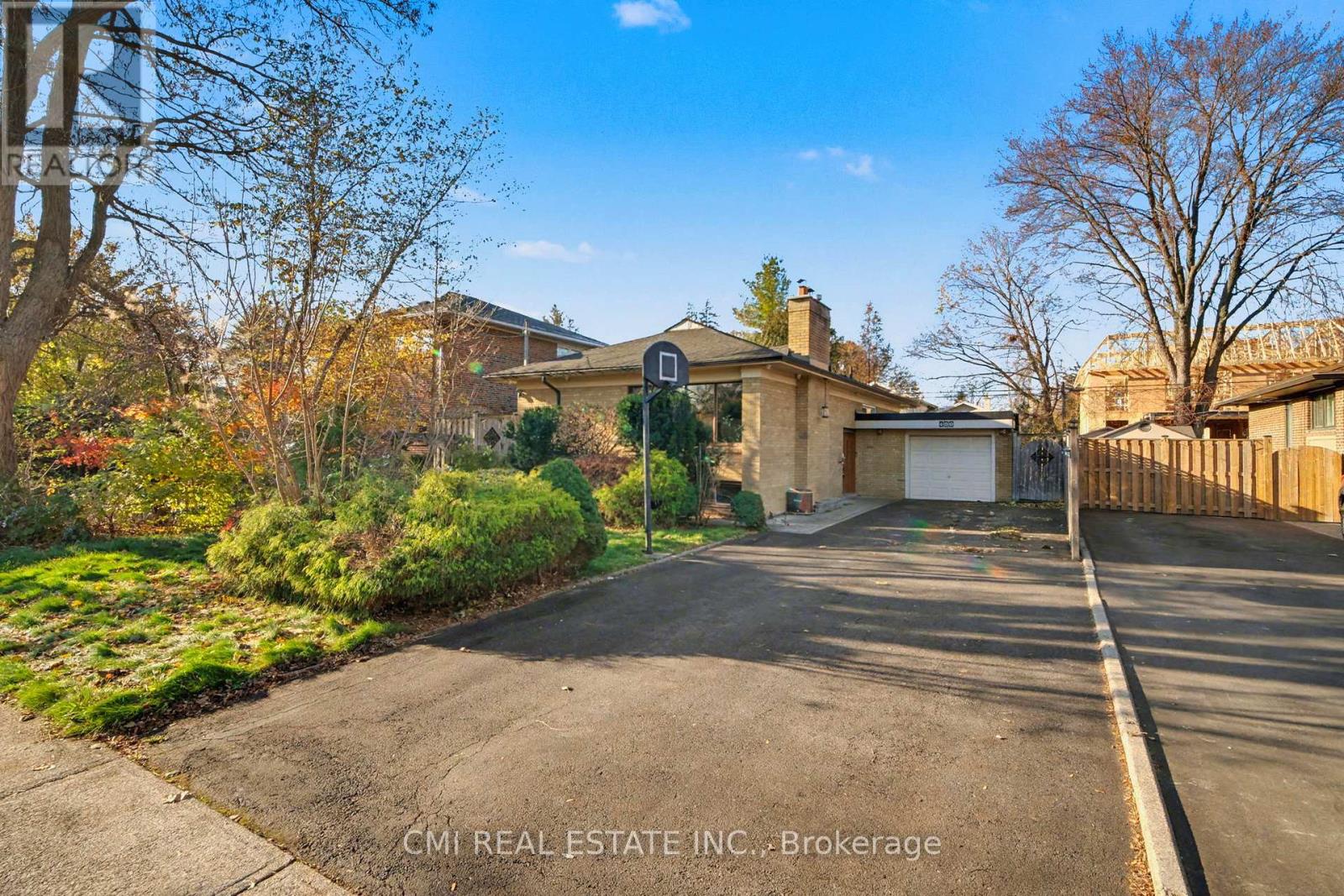 460 Martin Grove Road, Toronto, Ontario  M9B 4M4 - Photo 22 - W12567474