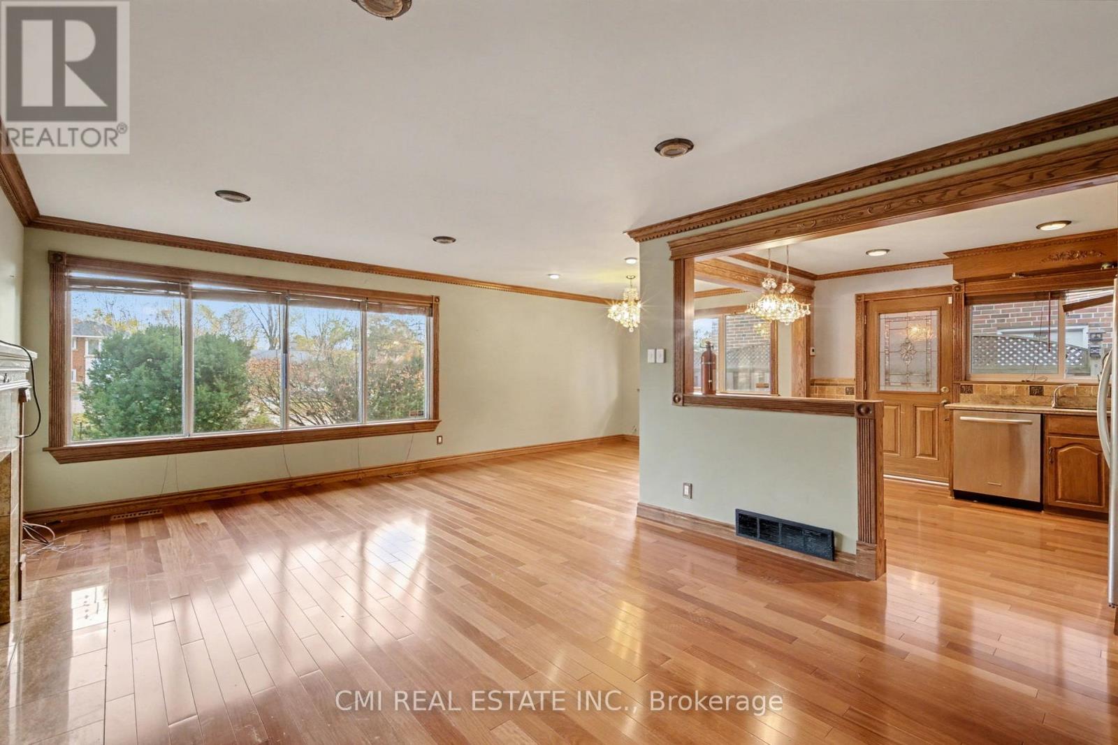 460 Martin Grove Road, Toronto, Ontario  M9B 4M4 - Photo 5 - W12567474