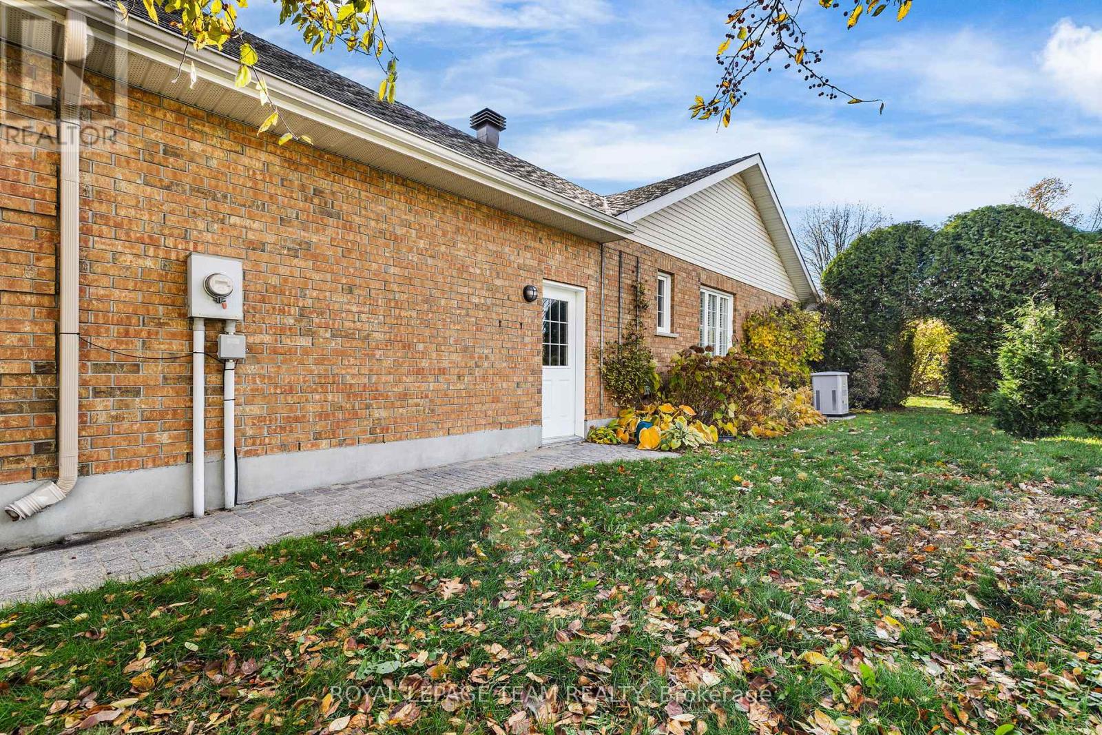 7 David Street, South Stormont, Ontario  K0C 1M0 - Photo 27 - X12567516