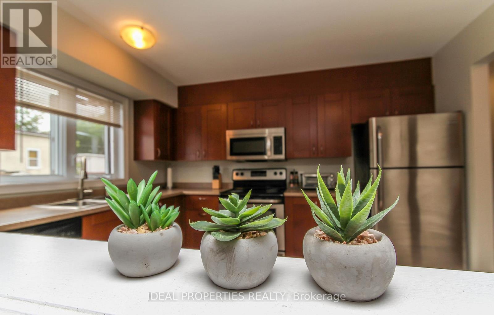 B - 276 Carruthers Avenue, Ottawa, Ontario  K1Y 1N9 - Photo 15 - X12567520