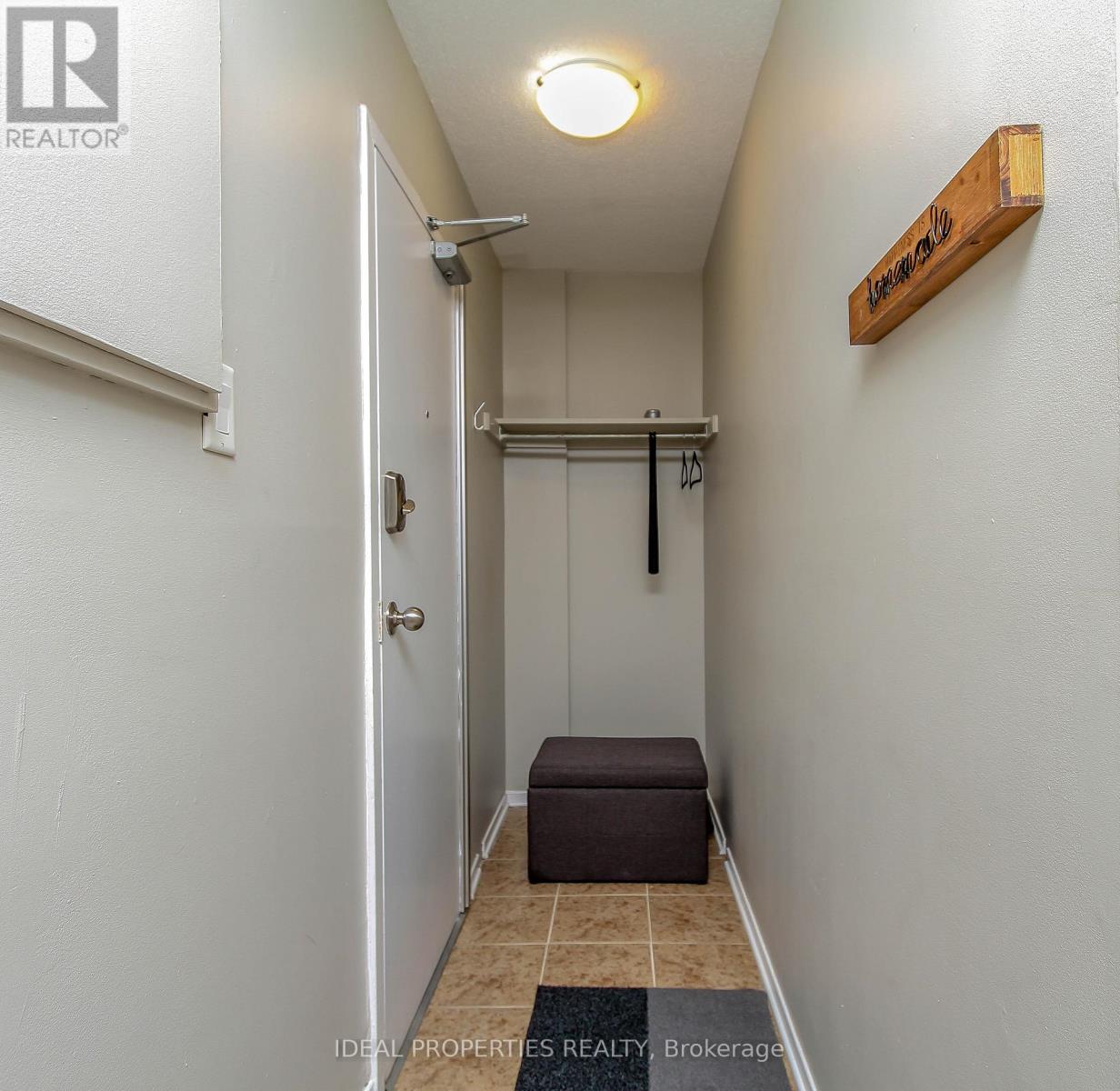 B - 276 Carruthers Avenue, Ottawa, Ontario  K1Y 1N9 - Photo 4 - X12567520