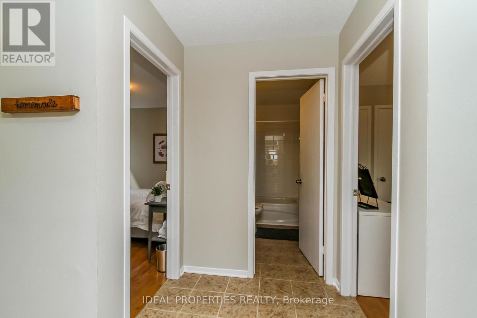 B - 276 Carruthers Avenue, Ottawa, Ontario  K1Y 1N9 - Photo 6 - X12567520