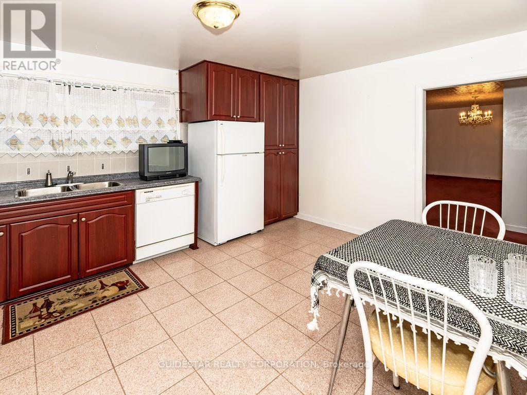 1313 Rideout Crescent, Ottawa, Ontario  K2C 2X9 - Photo 8 - X12567530