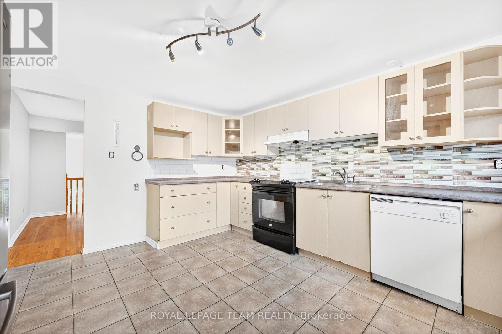 2 - 13 Bertona Street, Ottawa, Ontario  K2G 0W2 - Photo 11 - X12567536