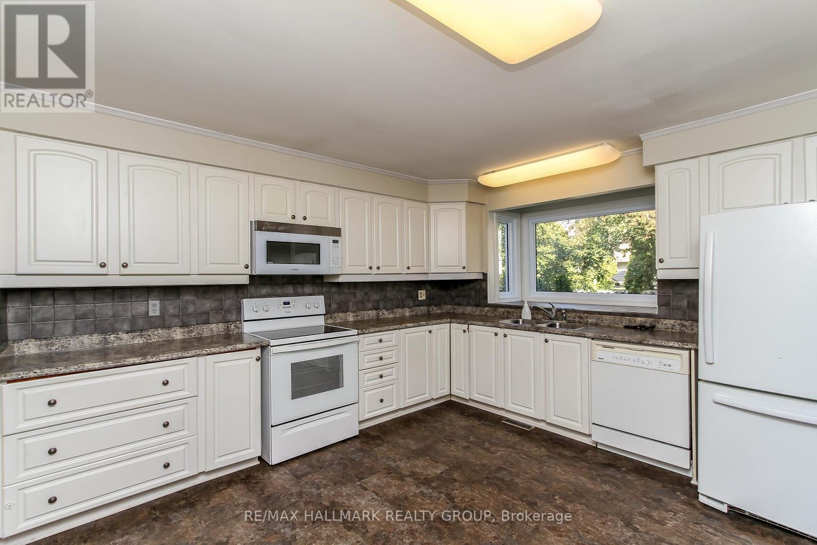 1210 Bordeau Grove, Ottawa, Ontario  K1C 2M7 - Photo 12 - X12567584