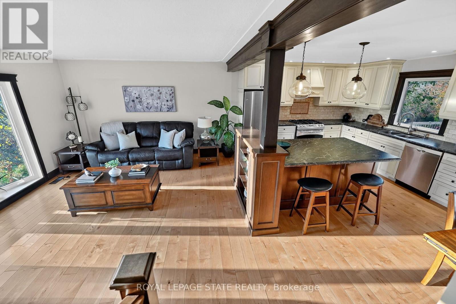 152 Ridge Road W, Grimsby, Ontario  L3M 4E7 - Photo 13 - X12567348