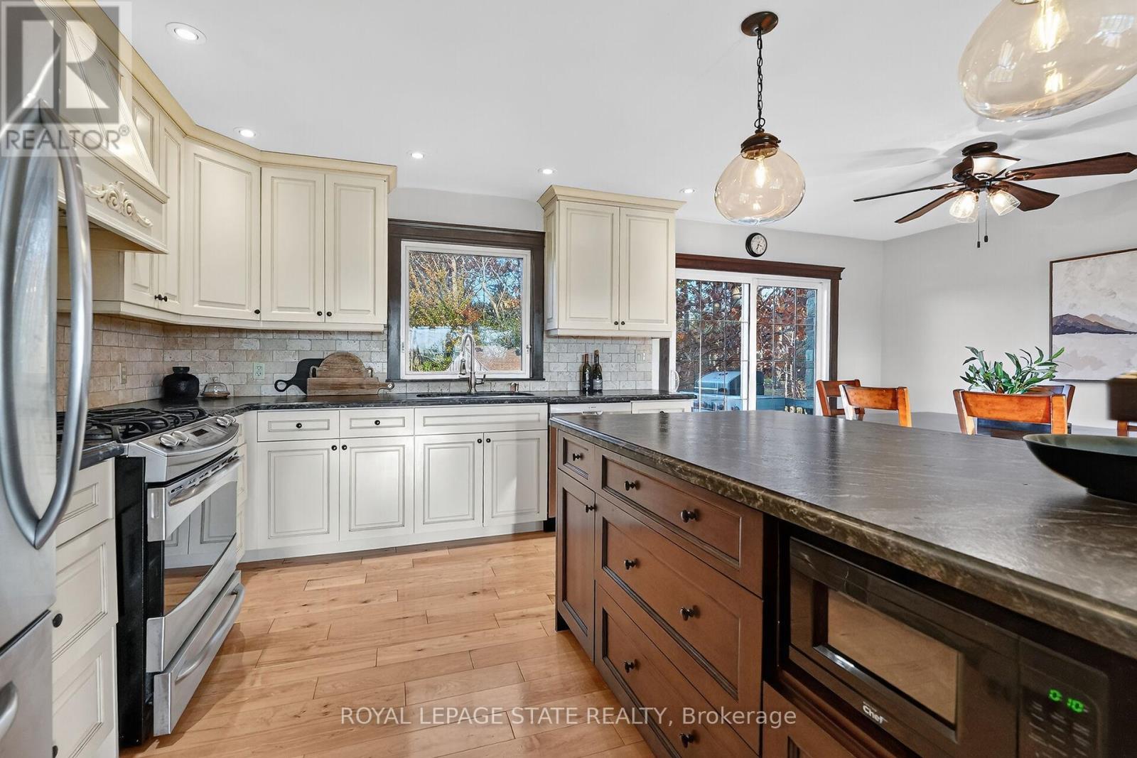 152 Ridge Road W, Grimsby, Ontario  L3M 4E7 - Photo 17 - X12567348