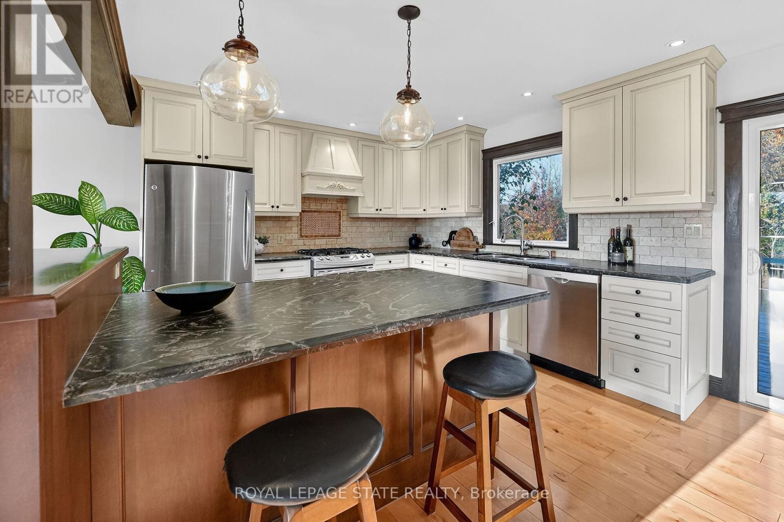 152 Ridge Road W, Grimsby, Ontario  L3M 4E7 - Photo 22 - X12567348