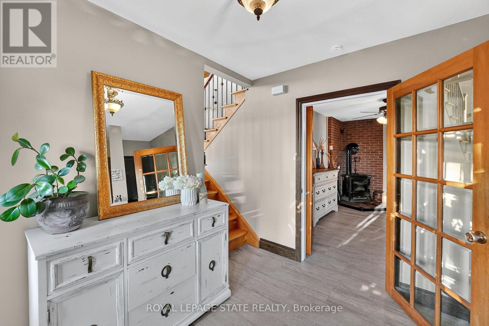 152 Ridge Road W, Grimsby, Ontario  L3M 4E7 - Photo 8 - X12567348