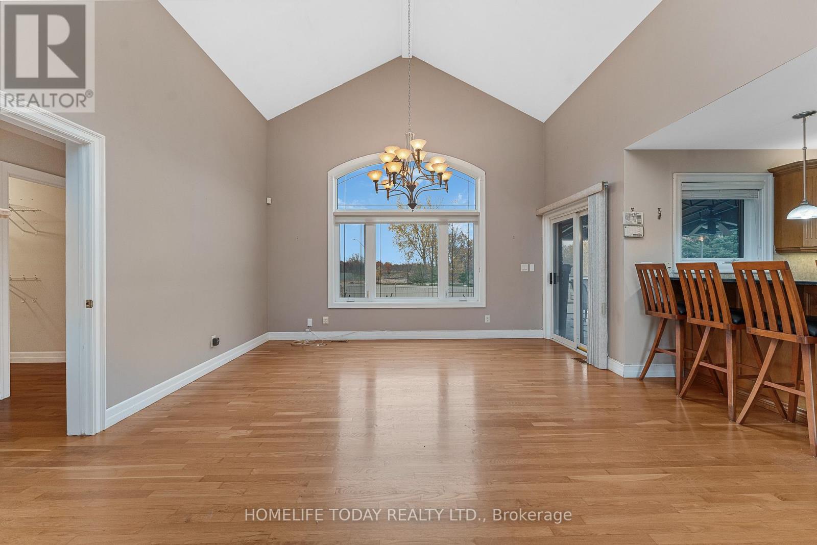 9617 Manitou Crescent, Windsor, Ontario  N8P 1H9 - Photo 12 - X12567400