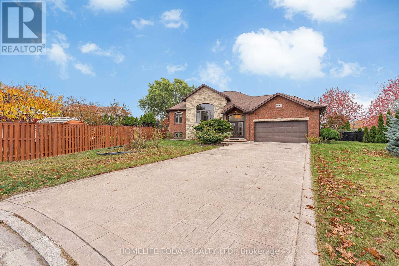 9617 Manitou Crescent, Windsor, Ontario  N8P 1H9 - Photo 2 - X12567400