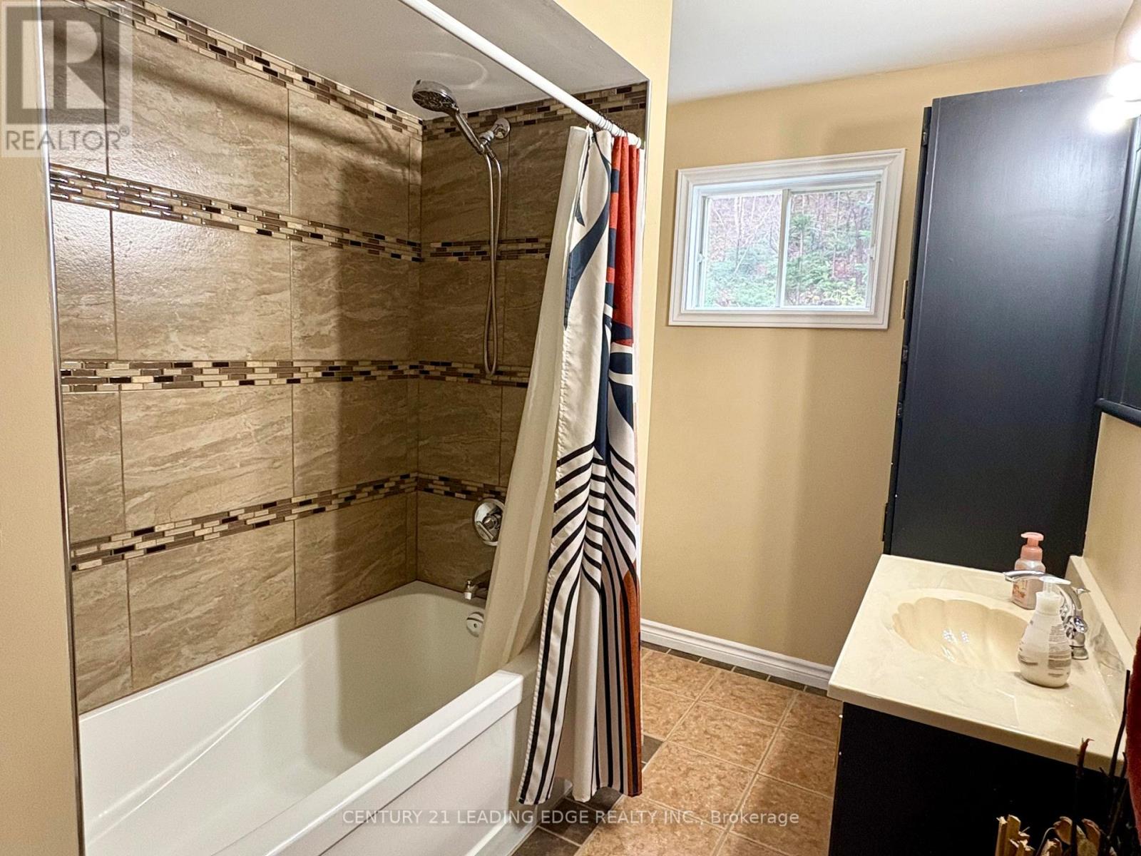 50 Parkwood Drive, Hare Bay, Ontario  A0G 2P0 - Photo 18 - X12567462