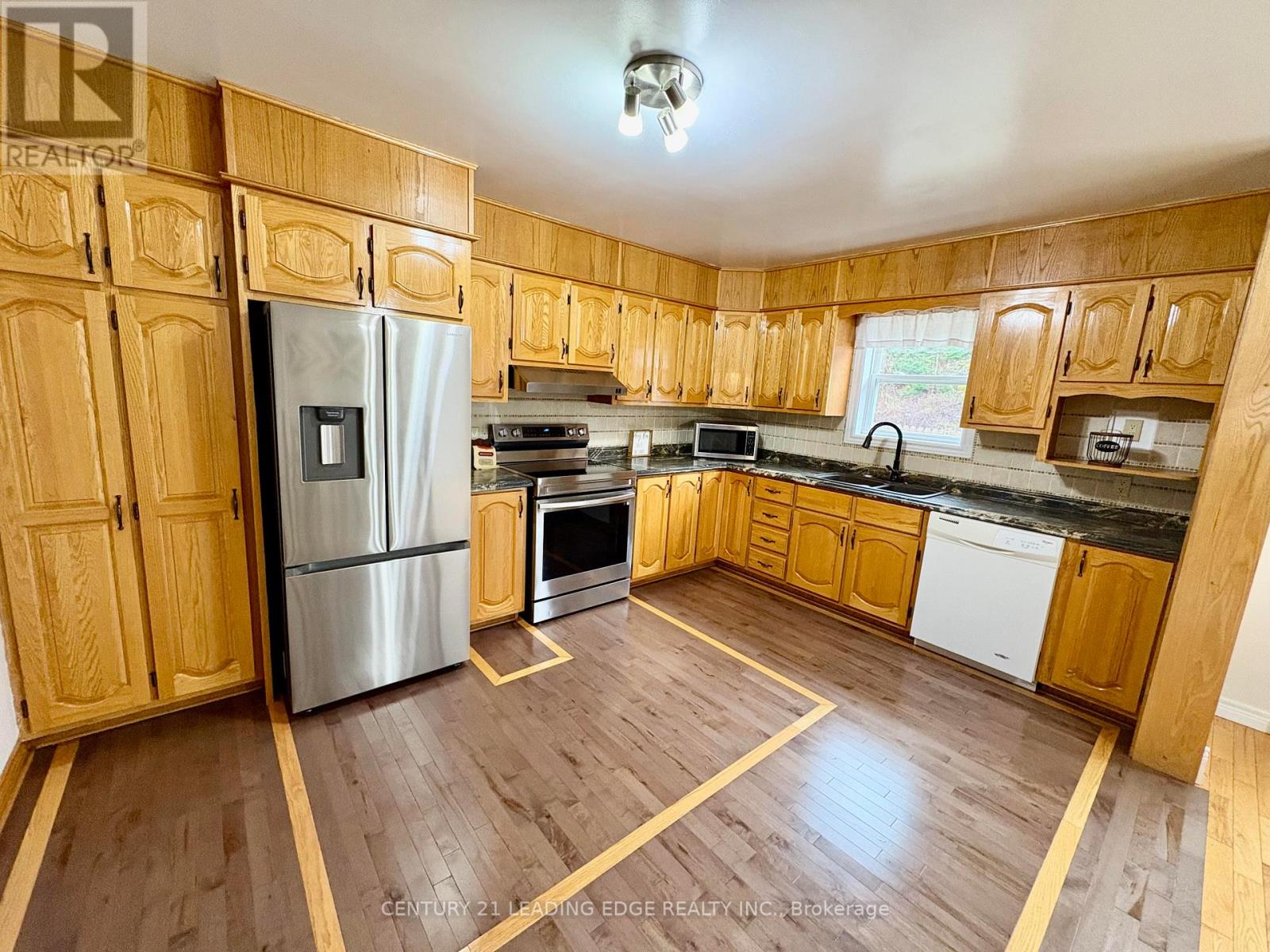 50 Parkwood Drive, Hare Bay, Ontario  A0G 2P0 - Photo 7 - X12567462