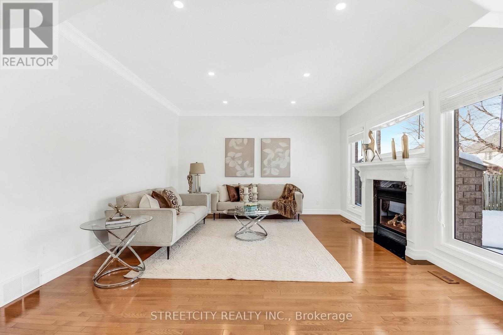 Photo 12 of 49 for 328 Plane Tree Drive