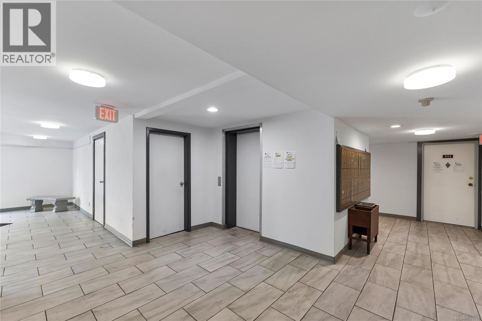 105 3277 Quadra St, Saanich, British Columbia  V8X 4W9 - Photo 22 - 1020966