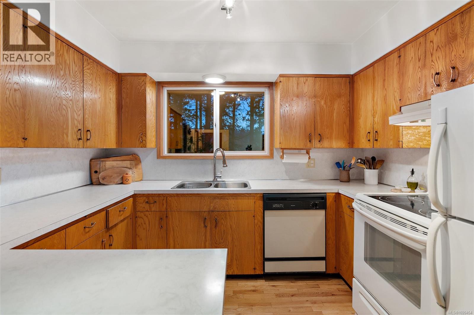 1186 Laurel Rd, North Saanich, British Columbia  V8L 5K8 - Photo 13 - 1020454