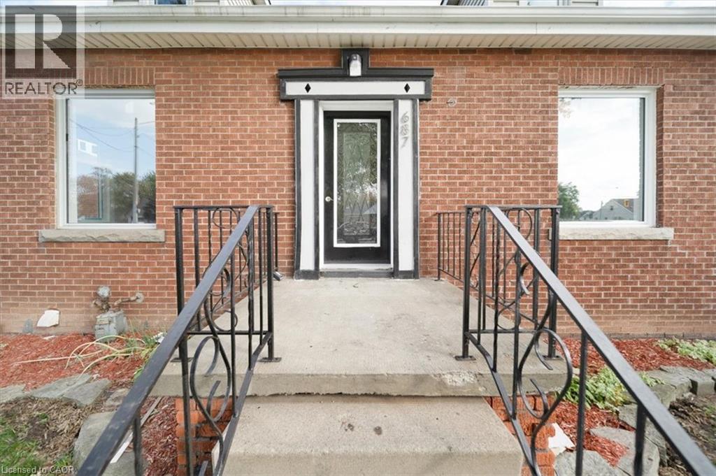 687 Upper James Street, Hamilton, Ontario  L9C 2Z4 - Photo 4 - 40789906