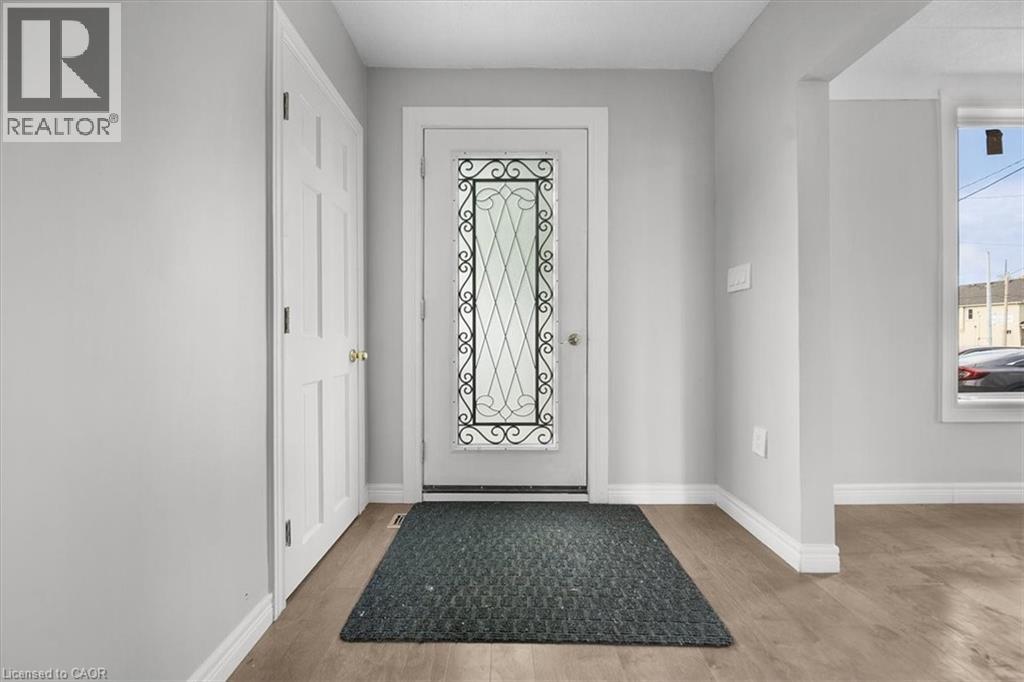 687 Upper James Street, Hamilton, Ontario  L9C 2Z4 - Photo 5 - 40789906