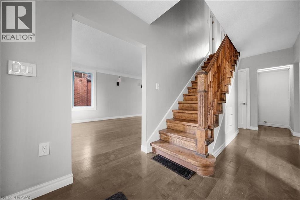 687 Upper James Street, Hamilton, Ontario  L9C 2Z4 - Photo 6 - 40789906