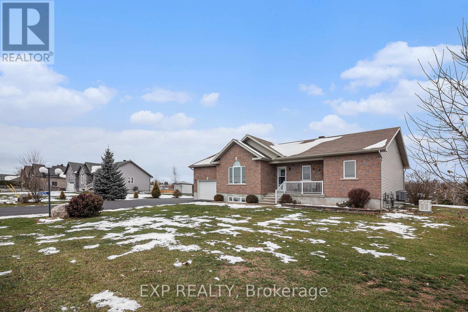 2003 Farisita Drive, Ottawa, Ontario  K0A 3H0 - Photo 3 - X12462674