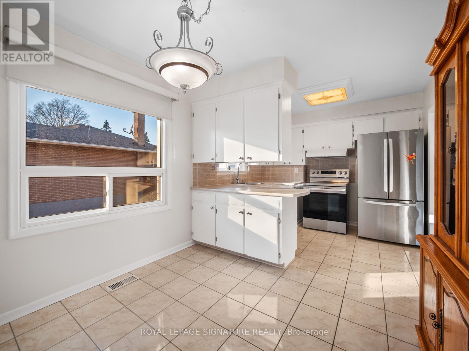 712 Brimorton Drive, Toronto, Ontario  M1G 2R9 - Photo 3 - E12567542