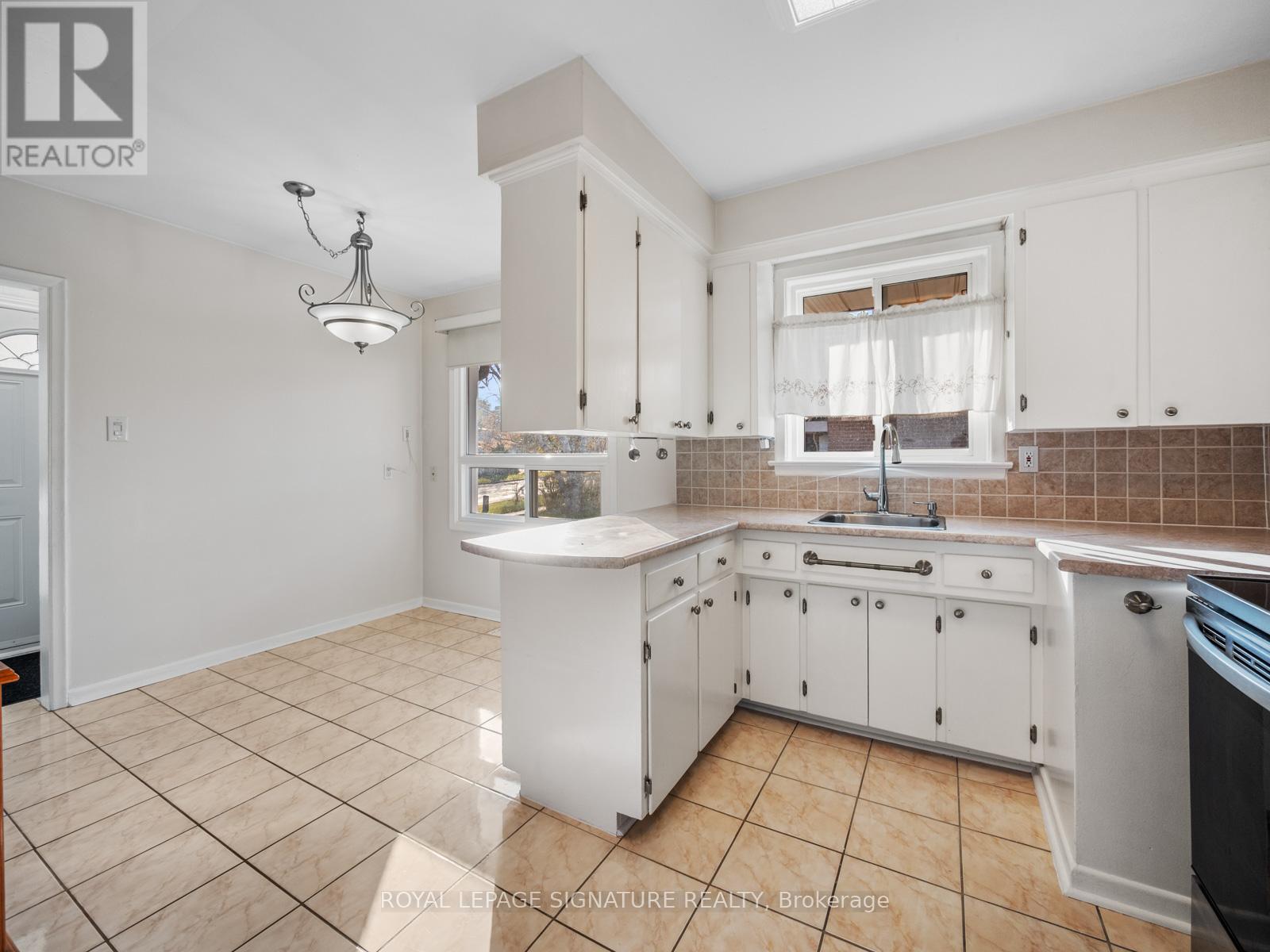 712 Brimorton Drive, Toronto, Ontario  M1G 2R9 - Photo 7 - E12567542