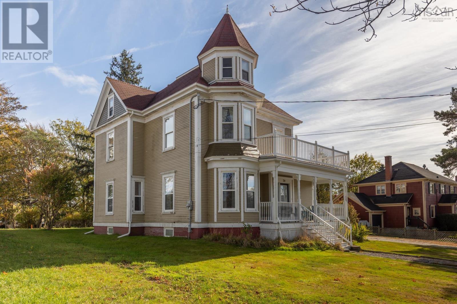 39 Brunswick Street, Yarmouth, Nova Scotia  B5A 2E7 - Photo 2 - 202526748