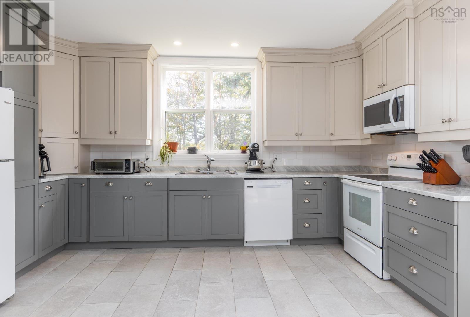 39 Brunswick Street, Yarmouth, Nova Scotia  B5A 2E7 - Photo 5 - 202526748