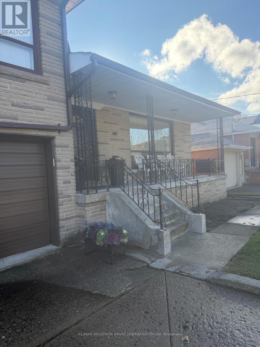 89 Allingham Gardens, Toronto, Ontario  M3H 1X9 - Photo 2 - C12472357