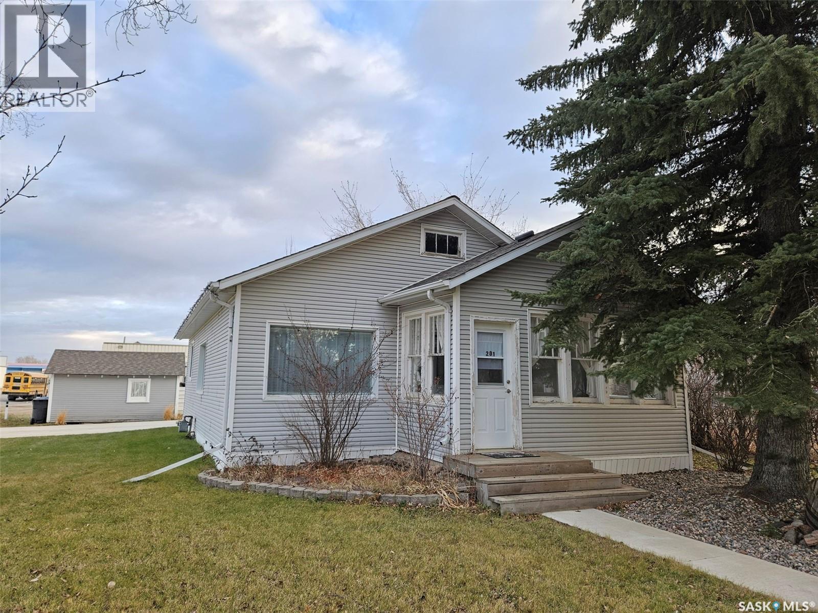 201 Souris Avenue E, Carlyle, Saskatchewan  S0C 0R0 - Photo 1 - SK024512