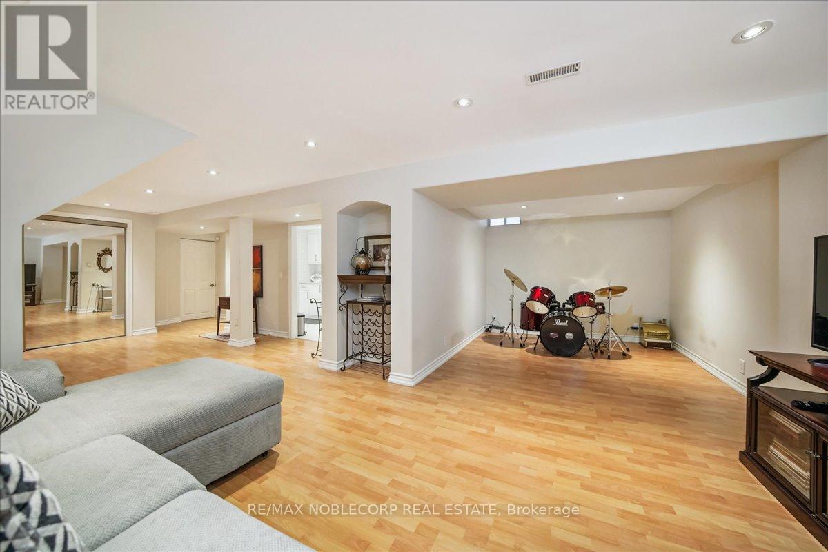 31 Mountfield Crescent, Vaughan, Ontario  L4J 7E9 - Photo 27 - N12567522