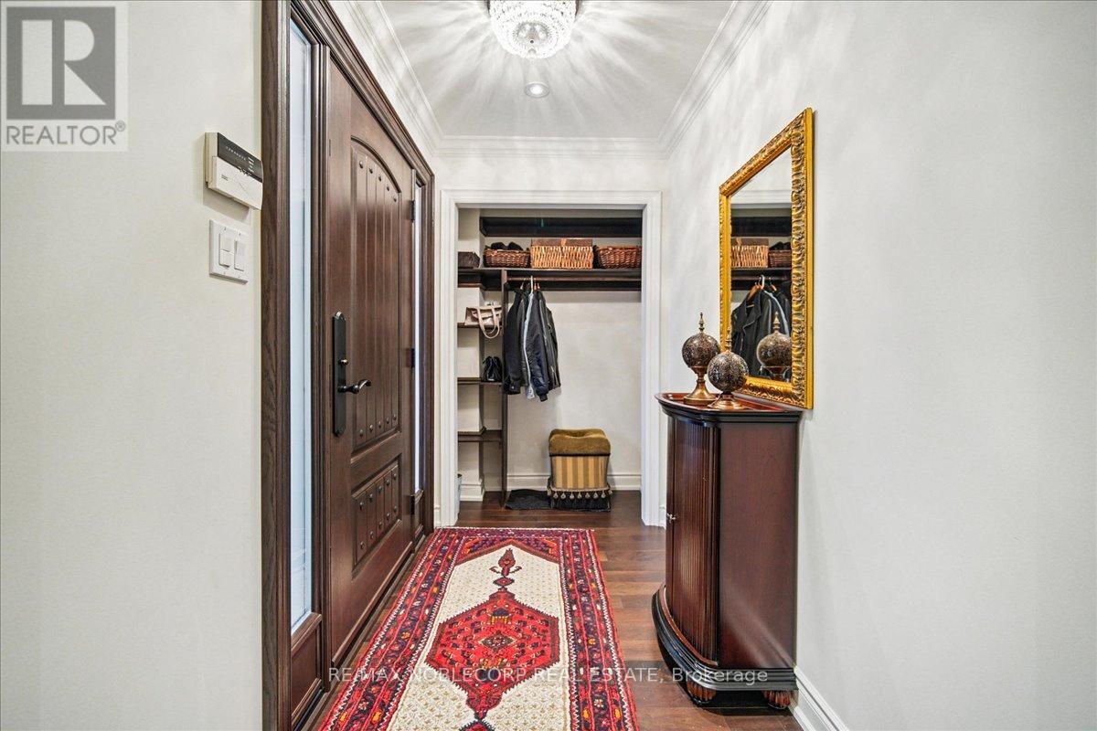 31 Mountfield Crescent, Vaughan, Ontario  L4J 7E9 - Photo 5 - N12567522