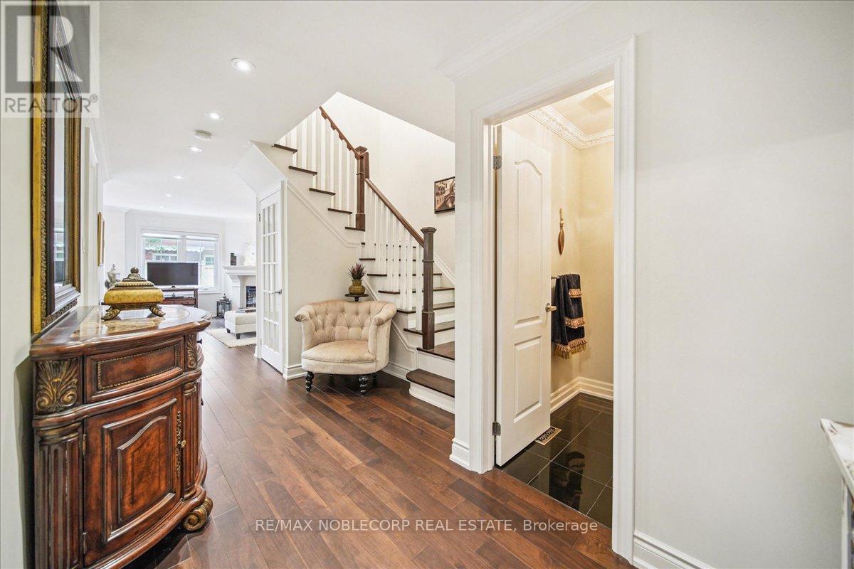 31 Mountfield Crescent, Vaughan, Ontario  L4J 7E9 - Photo 6 - N12567522